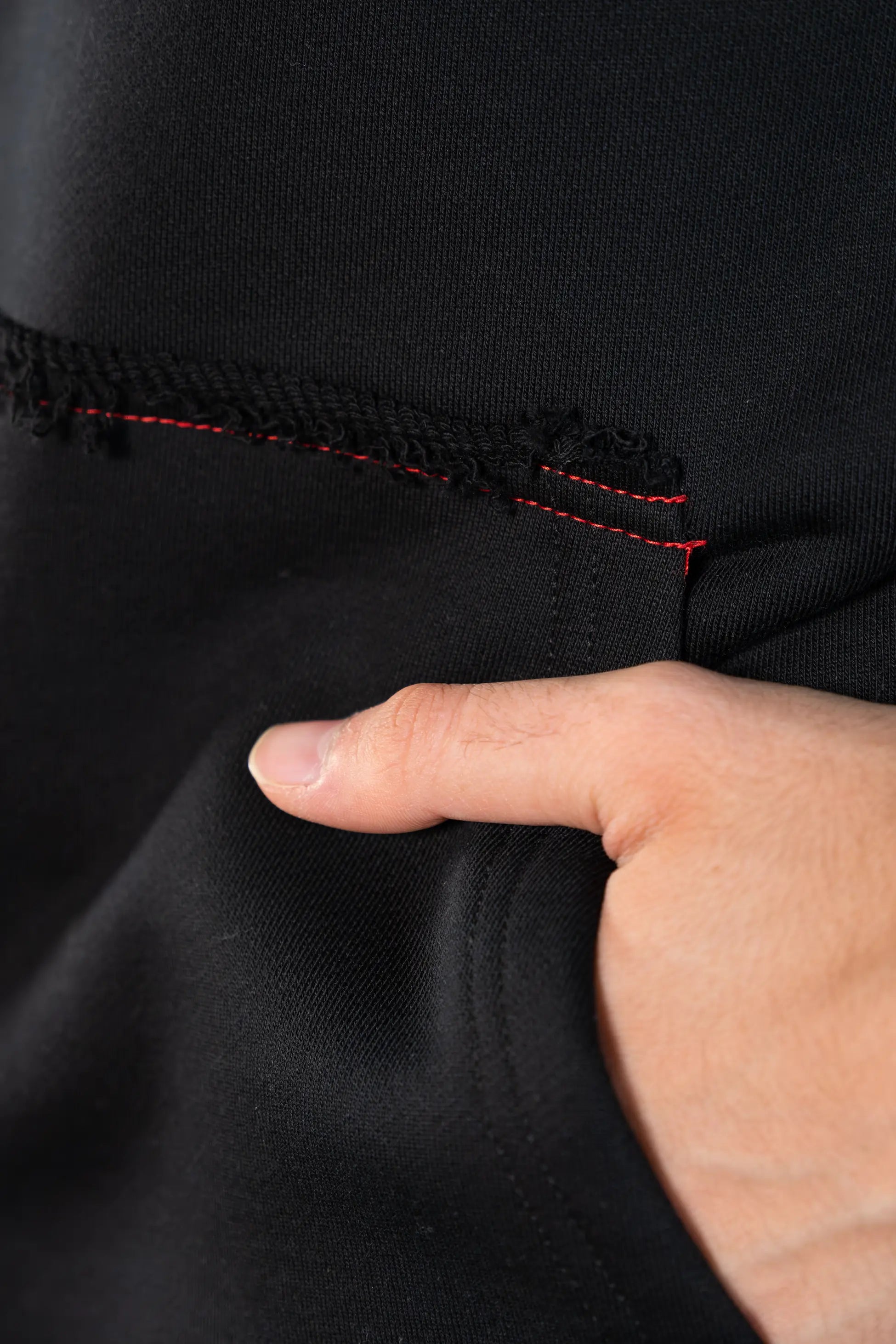 Nakış Detaylı Siyah Hoodie