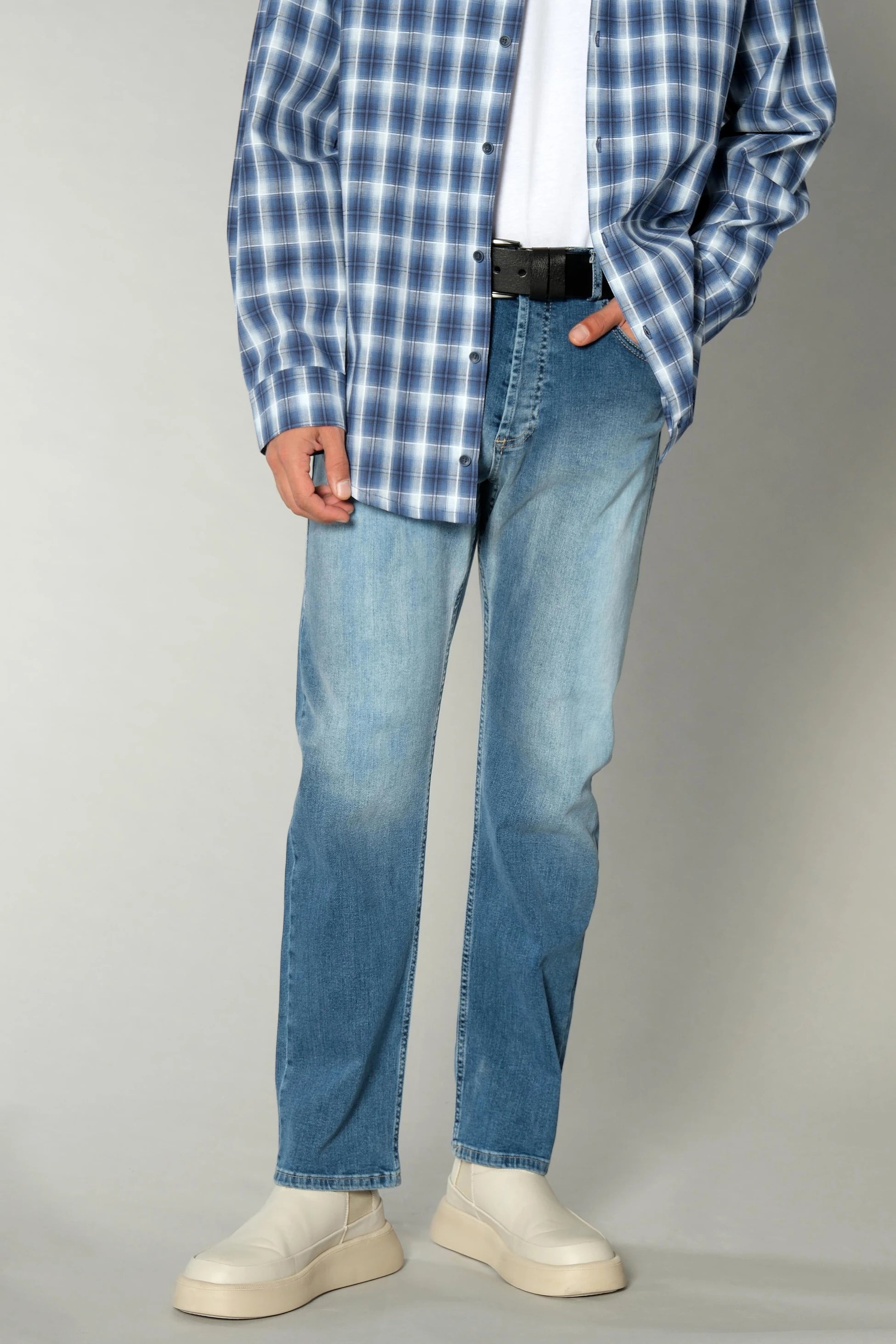 Açık Mavi Yıkamalı Denim Pantolon